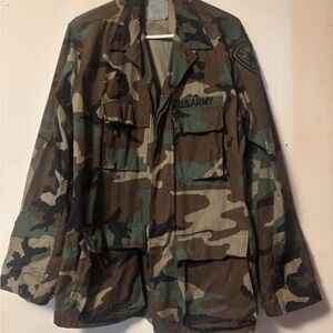 Vintage U.S. Army Woodland BDU Field Jacket w/ Patch (M)